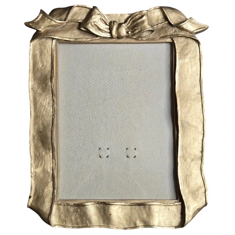 Gold Resin Ribbon Bow 7.5x6 Vintage Style Two's Company Tabletop Picture‎ Frame